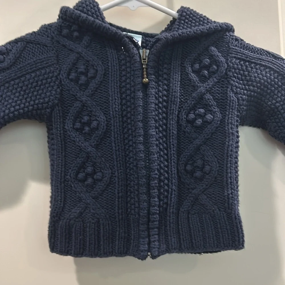 𝅺Old Navy Knitted ZipUp Hooded sweater jacket w/lovely knit patterns size 3-6M